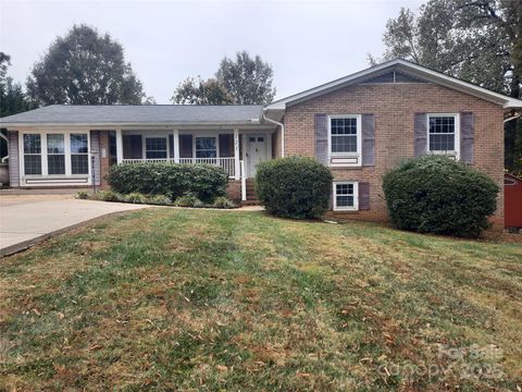 Photo of 121 Greenview Drive, Kannapolis, NC 28081 (MLS # 4320914)