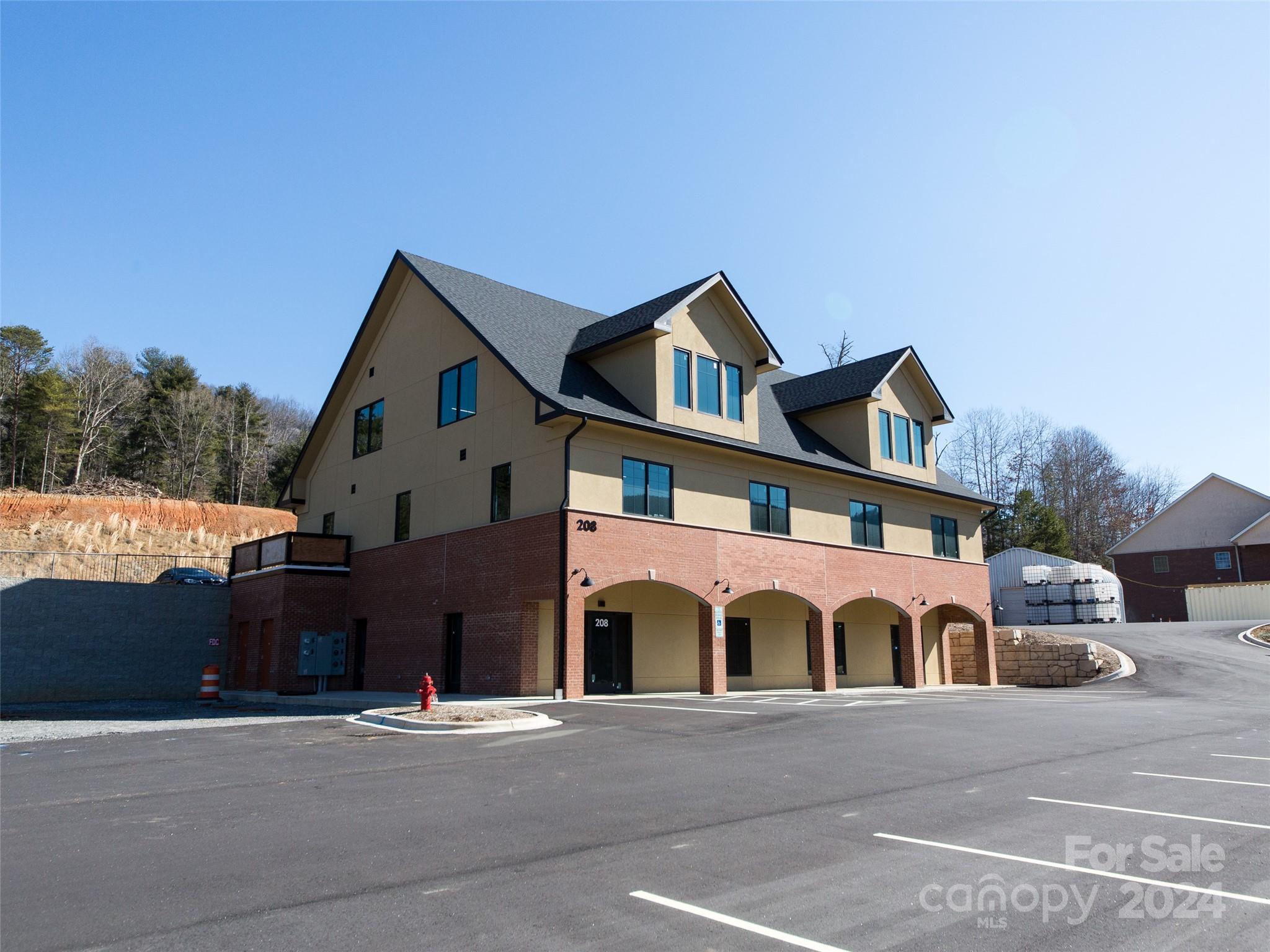 208 Charlotte Highway 100 & 101