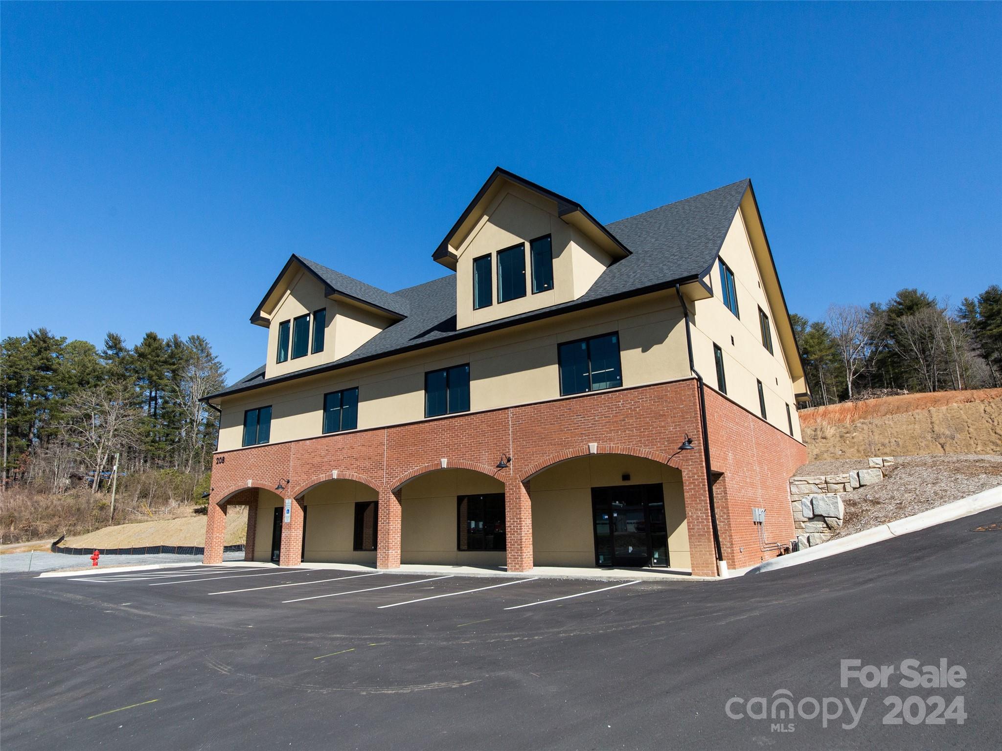 208 Charlotte Highway 100 & 101
