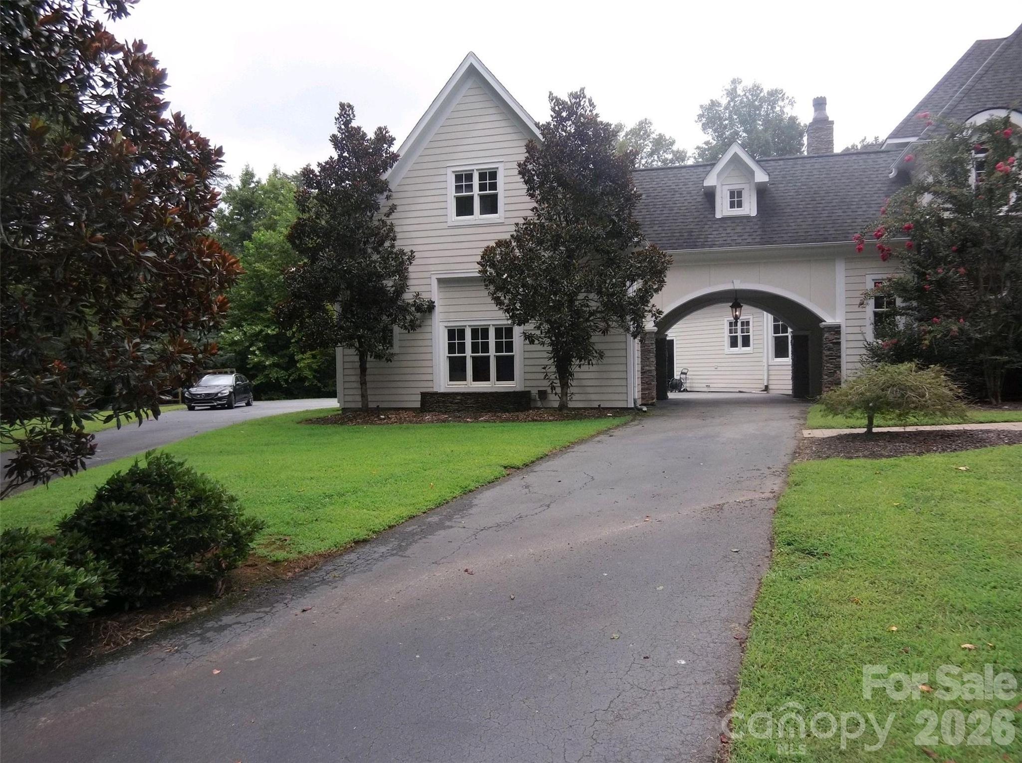450 Greywalls Lane