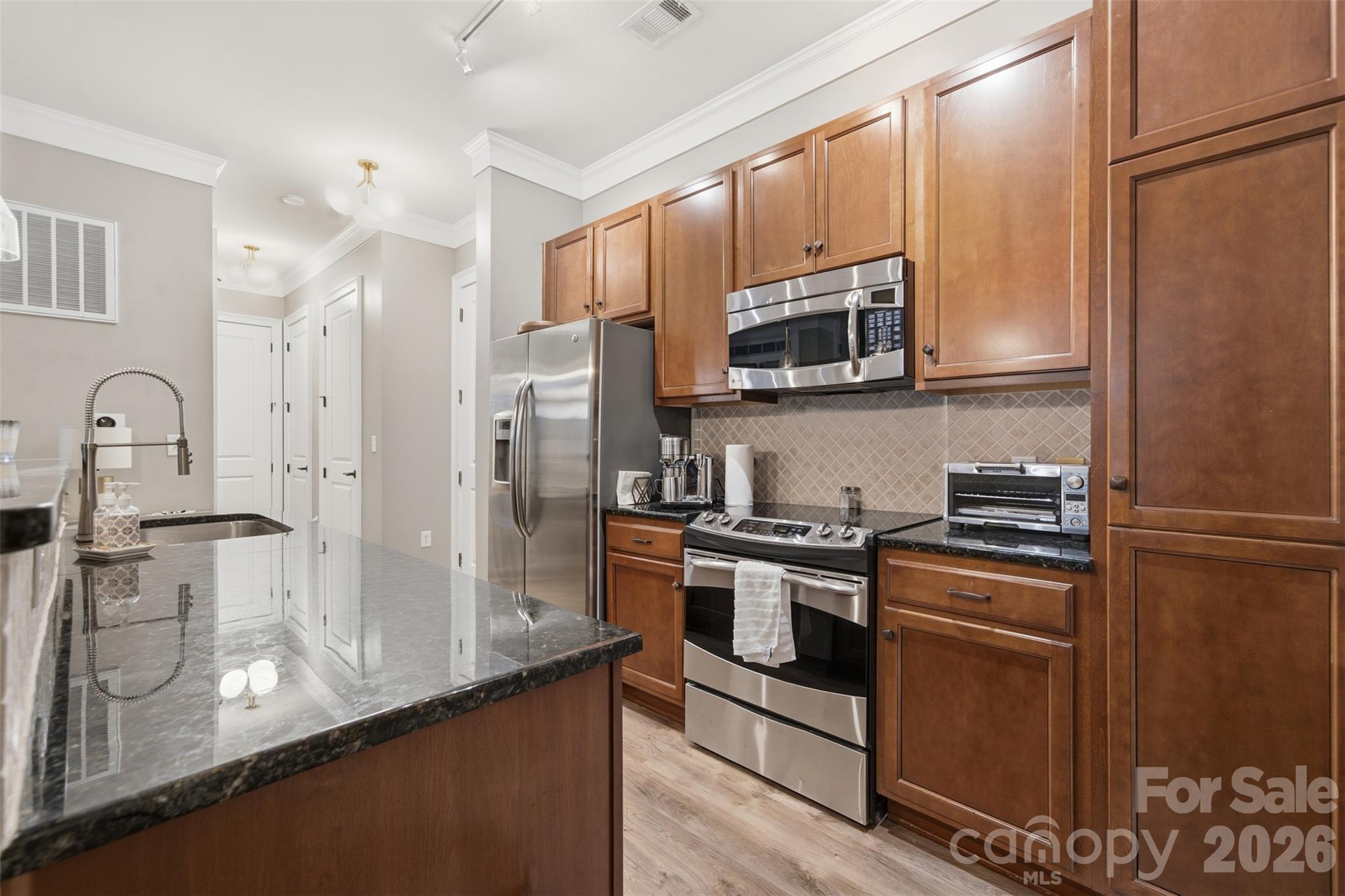 2810 Selwyn Avenue 210