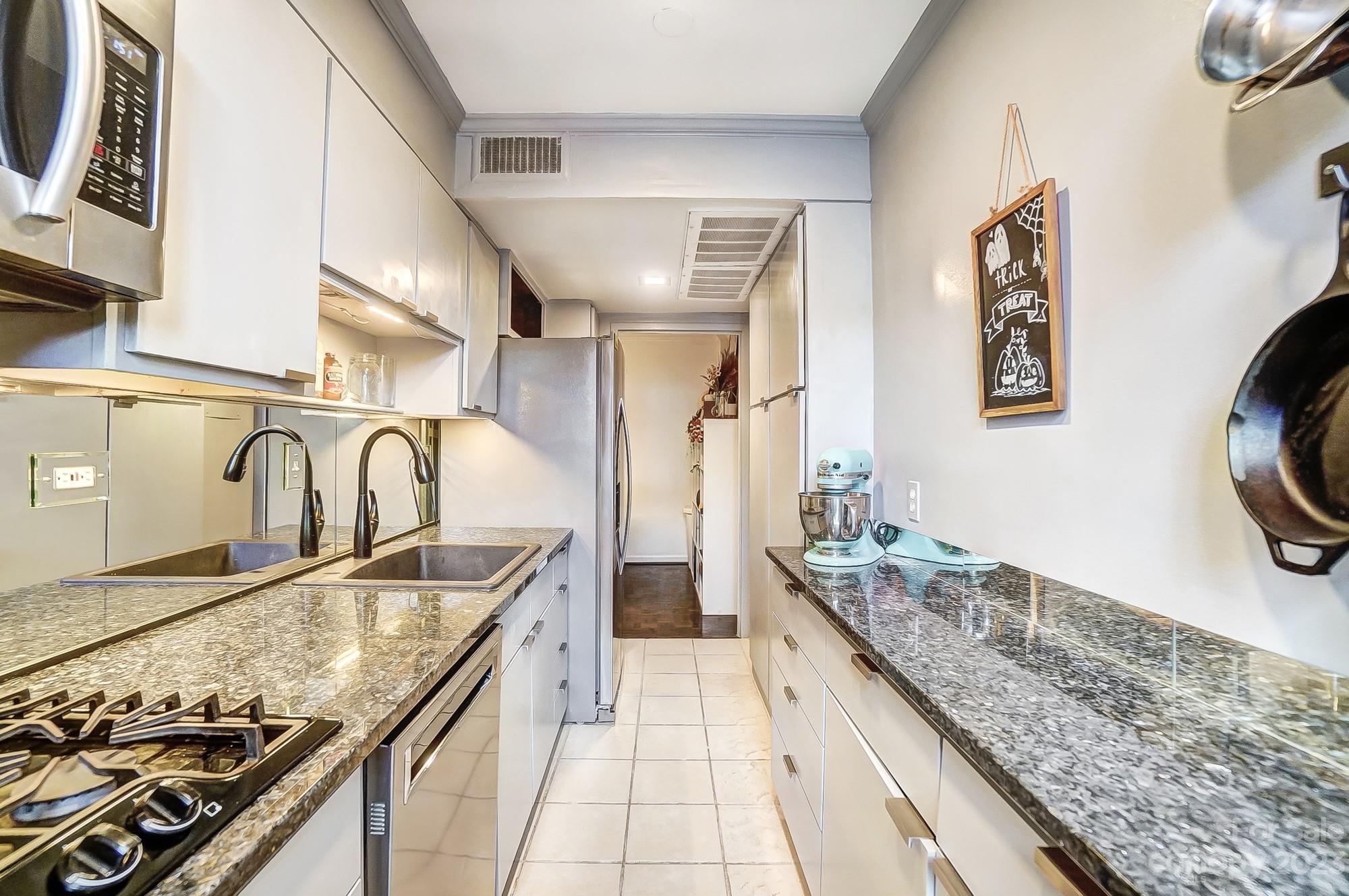 Queens Towers - Residential