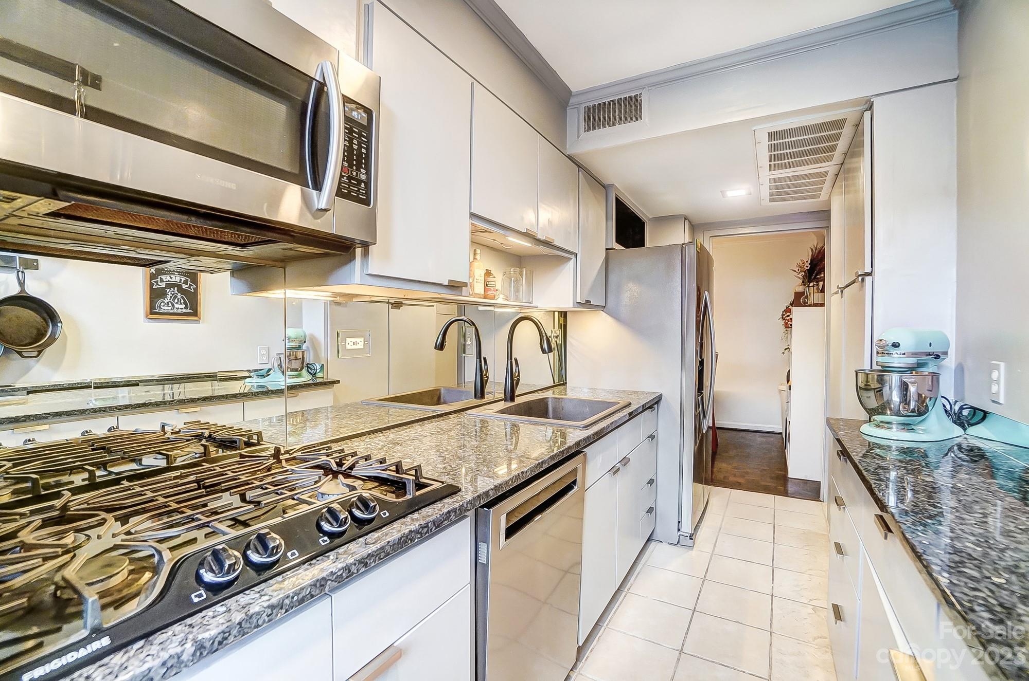 Queens Towers - Residential