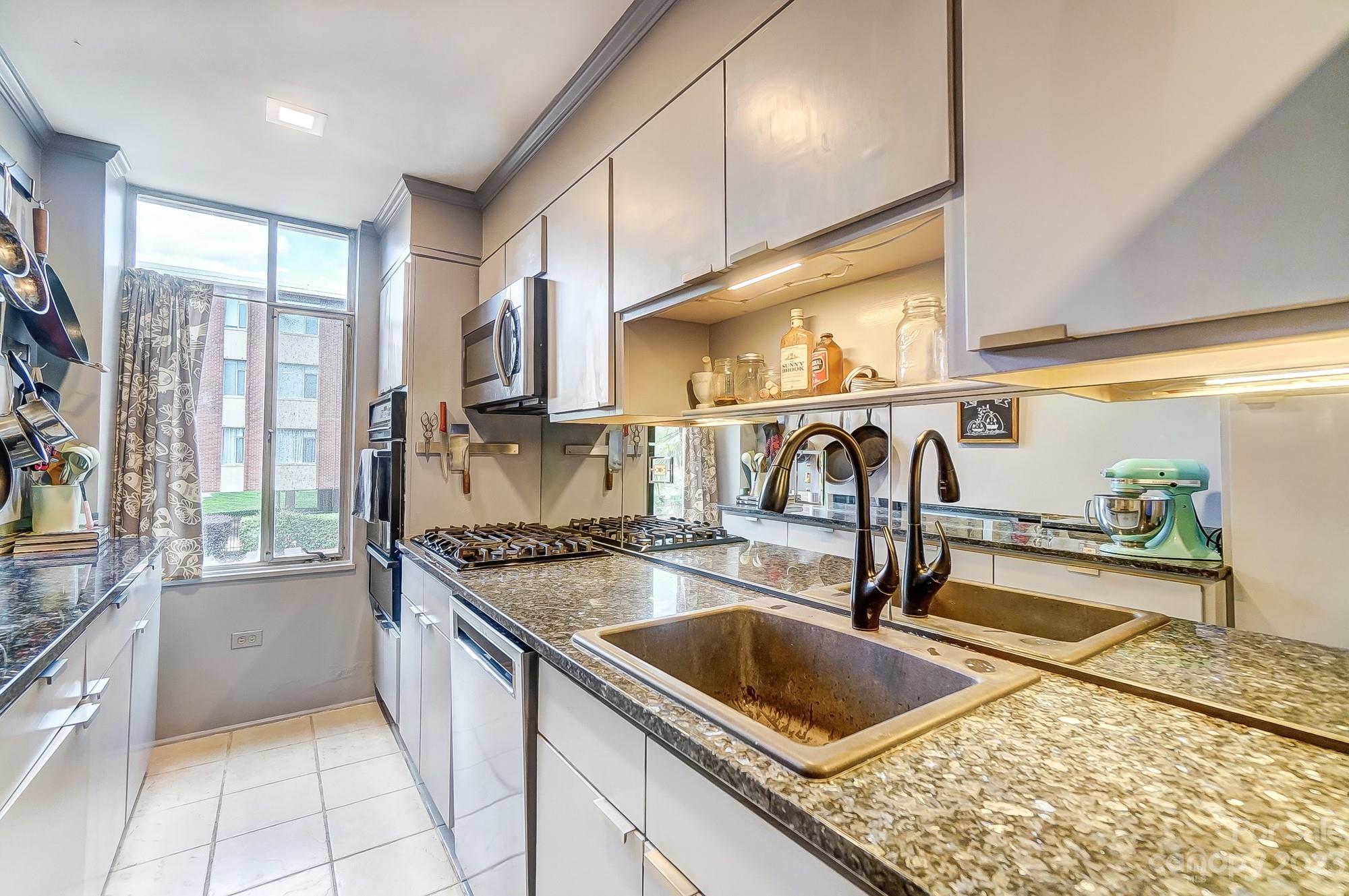 Queens Towers - Residential