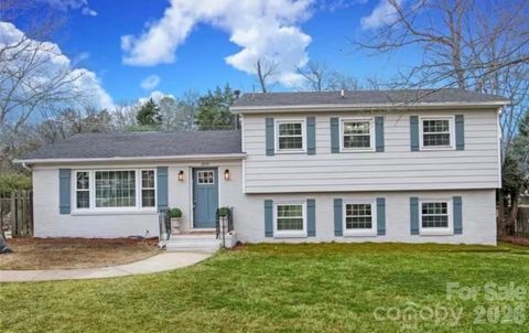 Photo of 3025 Dunaire Drive, Charlotte, NC 28205 (MLS # 4369372)