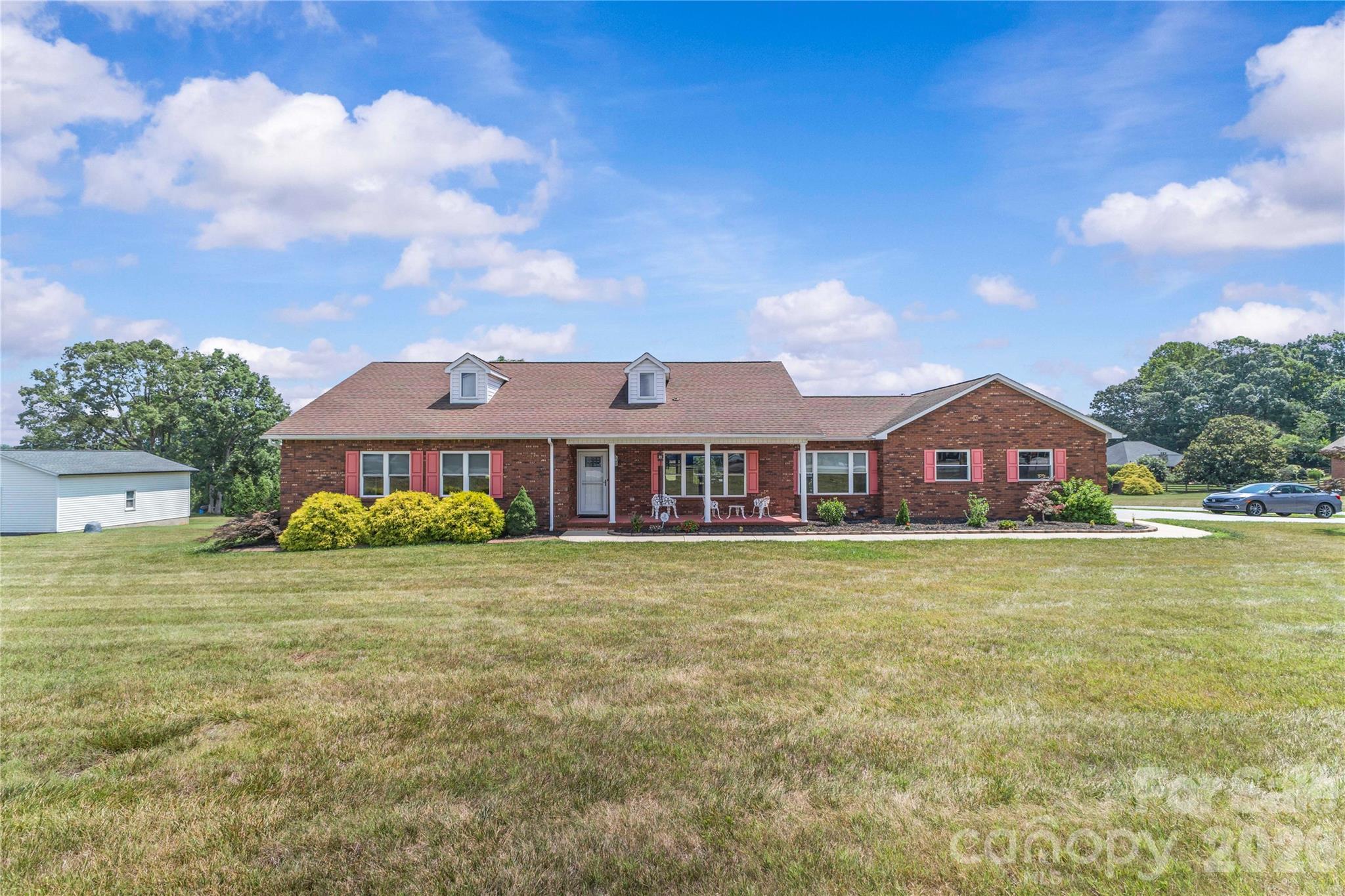 107 Twin Lakes Drive