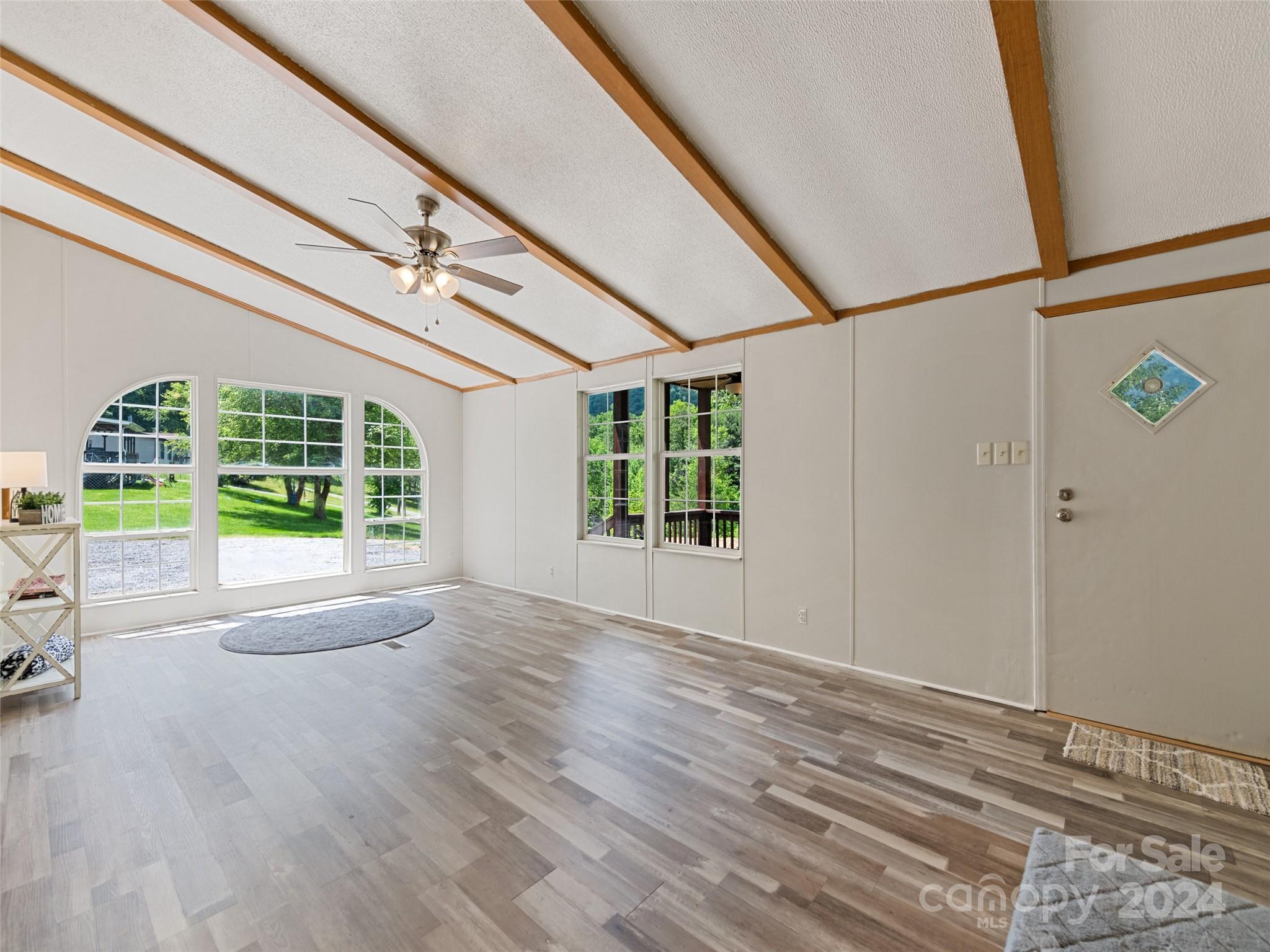 Pon De Rosa Hills - Residential