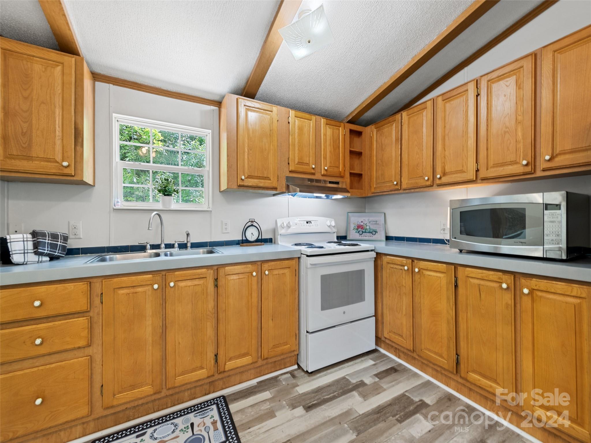 Pon De Rosa Hills - Residential