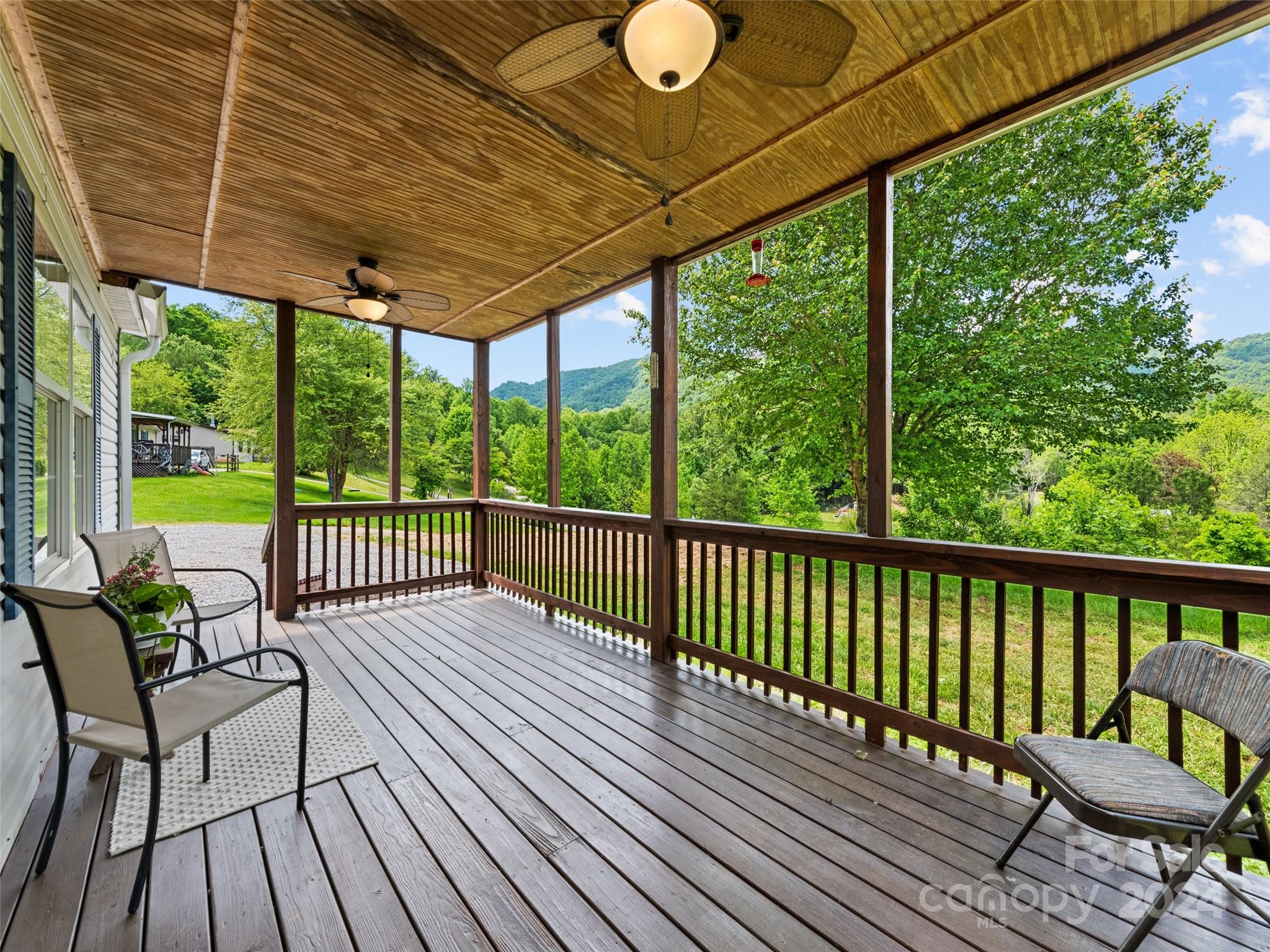 Pon De Rosa Hills - Residential