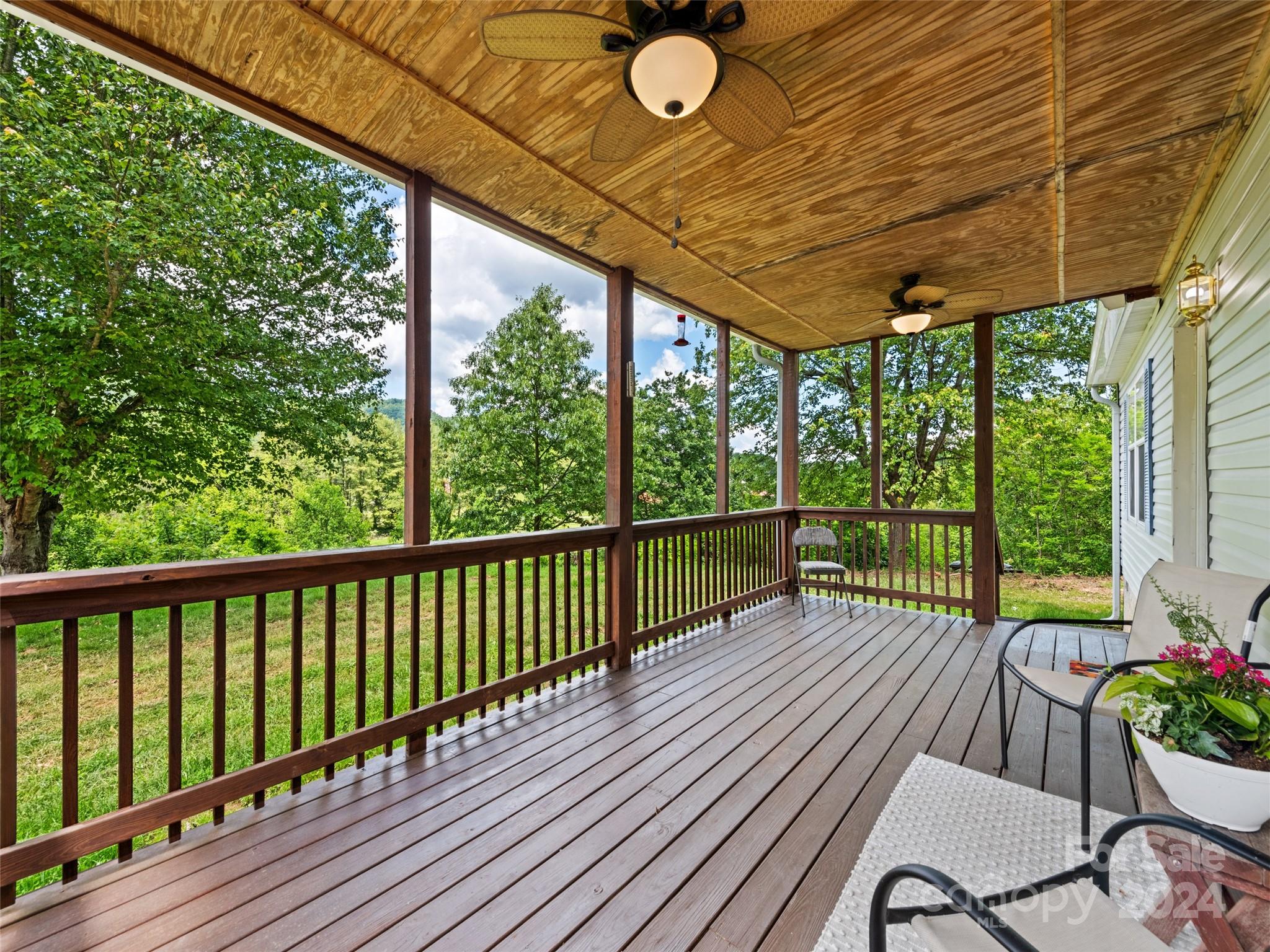 Pon De Rosa Hills - Residential