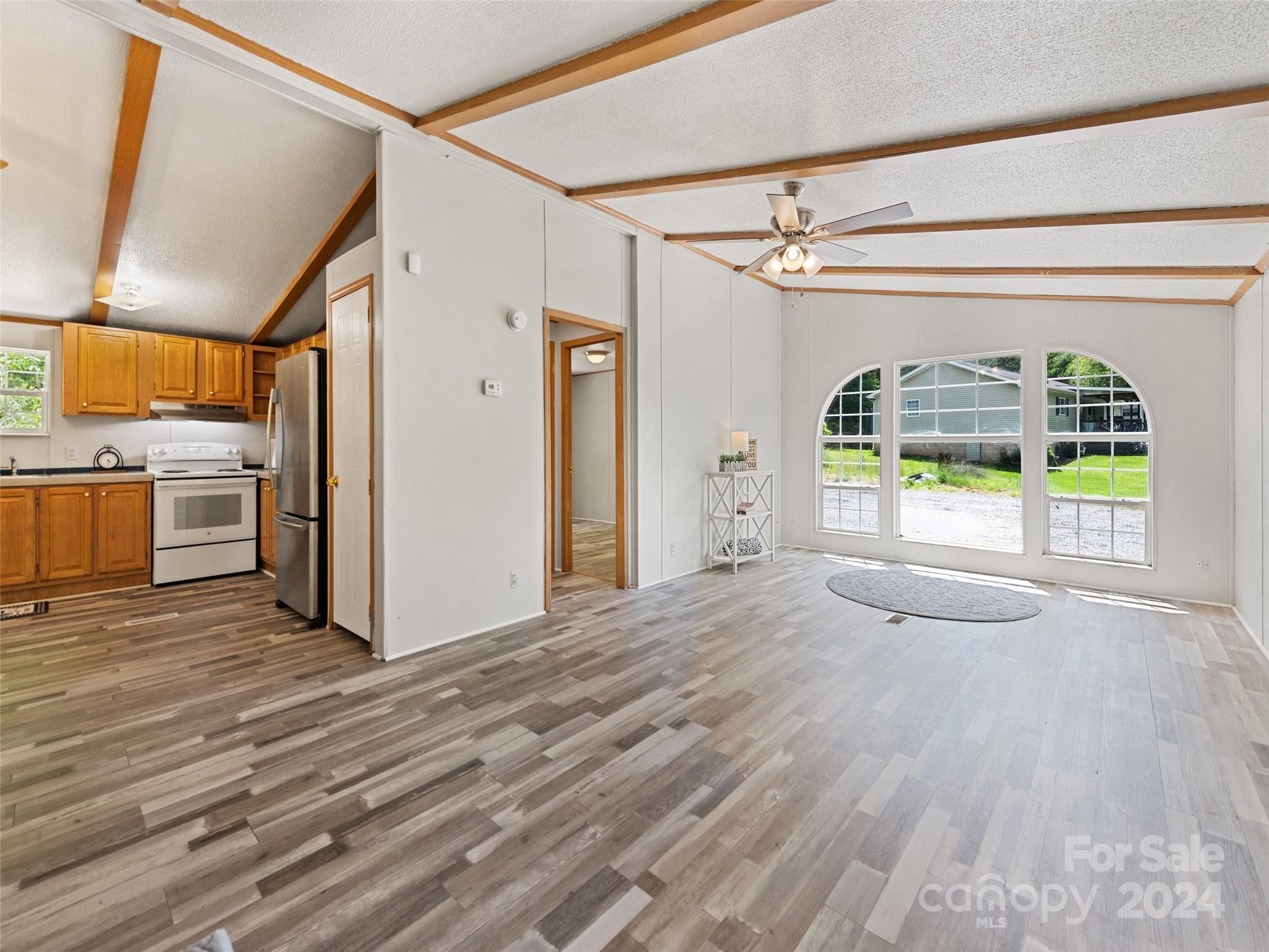 Pon De Rosa Hills - Residential