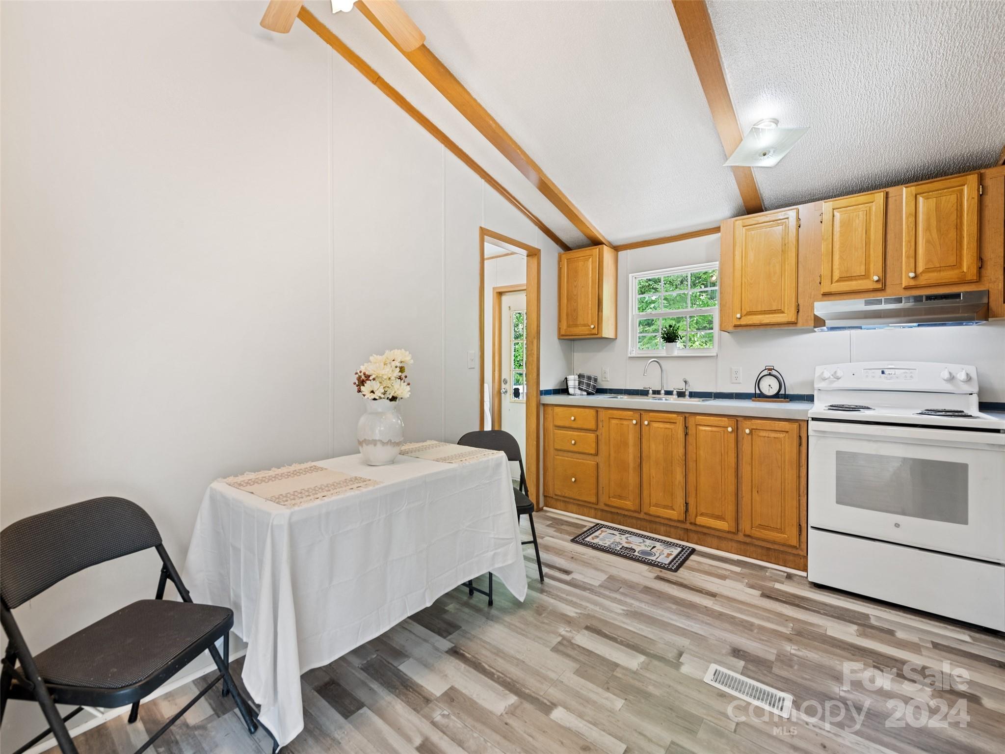 Pon De Rosa Hills - Residential