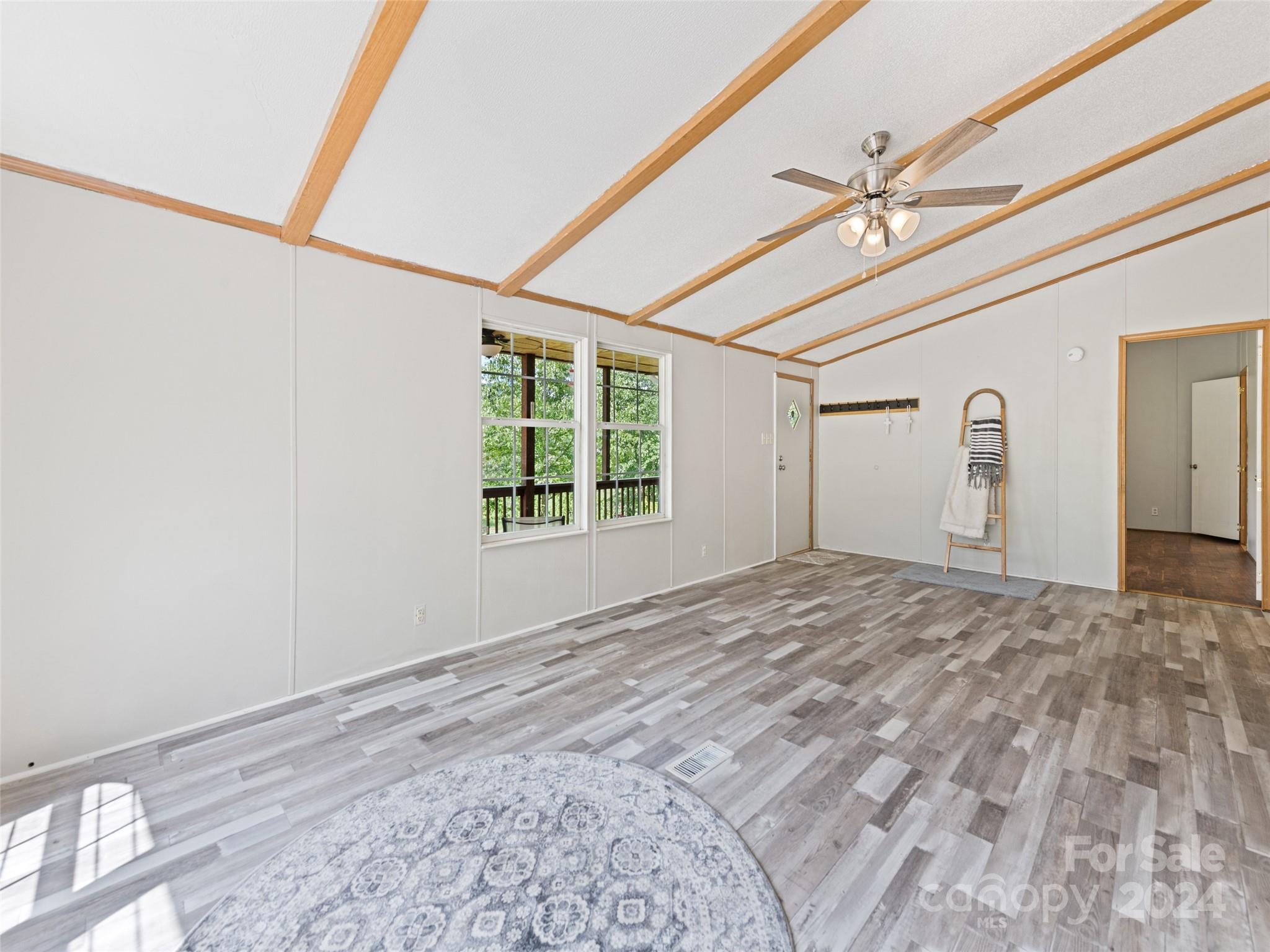 Pon De Rosa Hills - Residential