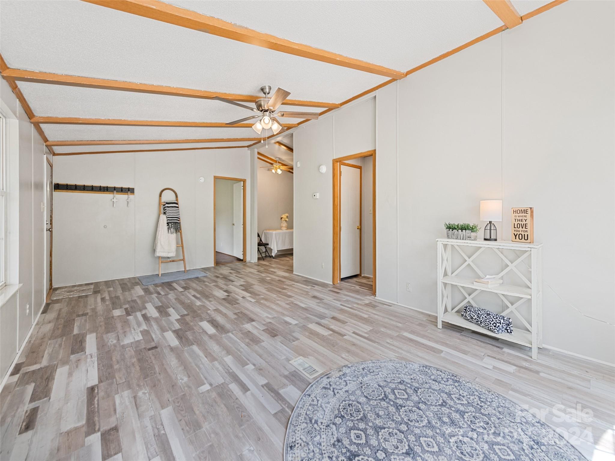 Pon De Rosa Hills - Residential