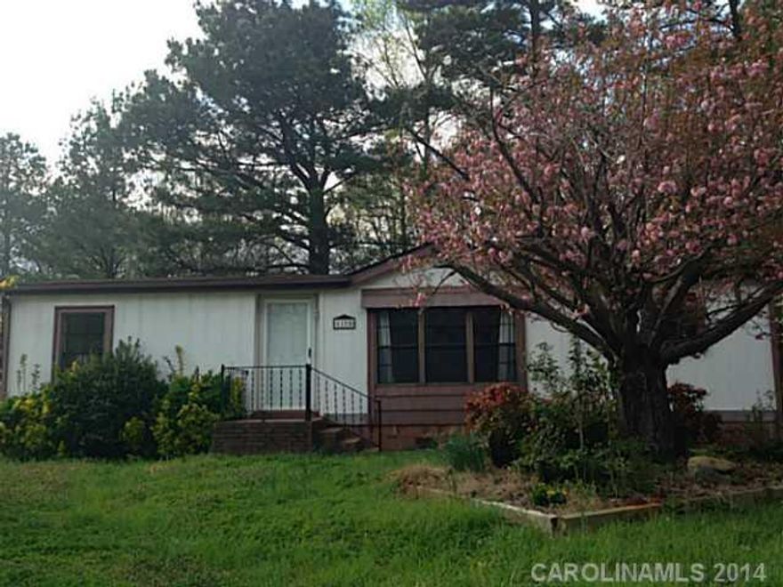3 Bedroom home in Lake Wylie for under $80,000!!  Updated kitchen with tile backsplash and newer appliances, custom tile work, and fresh paint throughout!  New roof and HVAC in 2007.  Floating deck and a detached storage building/workshop.  Great location with easy access to the Charlotte area and Gaston County.  Located in the Clover School District.