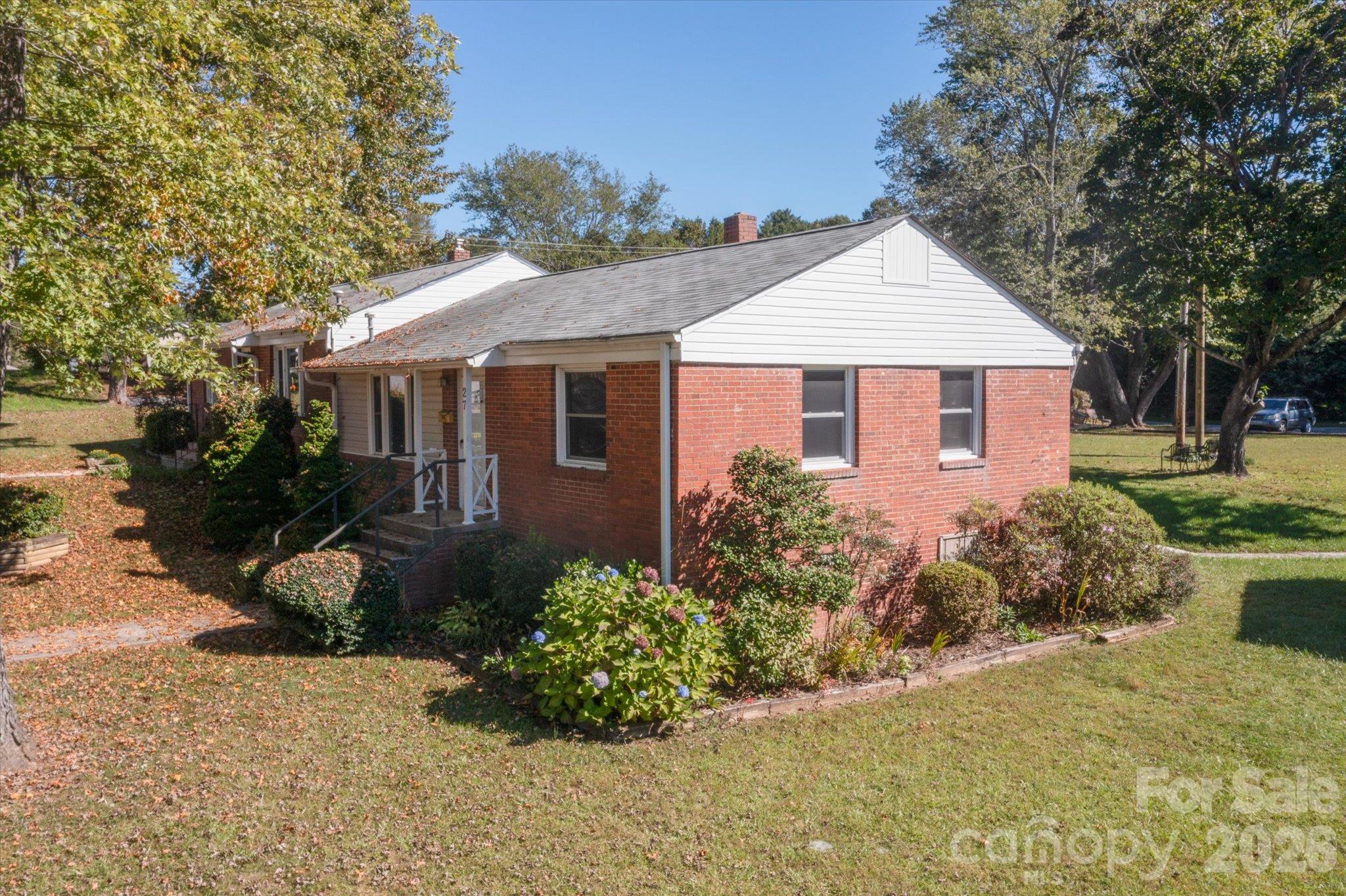 27 Trowbridge Lane