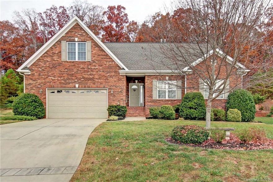 SIMPLY GORGEOUS!  BRICK HOME ON CUL-DE-SAC, VERY PRIVATE BACKYARD WITH " GAZEBO" THAT IS WIRED, CEILING FAN, LARGE  DECK. GARAGE IS ACTUALLY "3" CAR, 42' MAPLE CABINETS, GRANITE TOPS, MARBLE FLOOR ENTRY, HARDWOODS, AWESOME COFFERED DINING RM, SOARING CEILING GREAT ROOM W/ FIREPLACE, LG MASTER W/ TRAY CEILING, WALK IN CLOSET, JETTED TUB IN MB. UPSTAIRS IS BONUS THAT COULD BE BR W/ LARGE CLOSETS AND FULL BATH. 
 
AWESOME CONDITION!!

SOOO CLOSE TO SCHOOLS, LAKE NORMAN.   YOU WILL LOVE IT!!