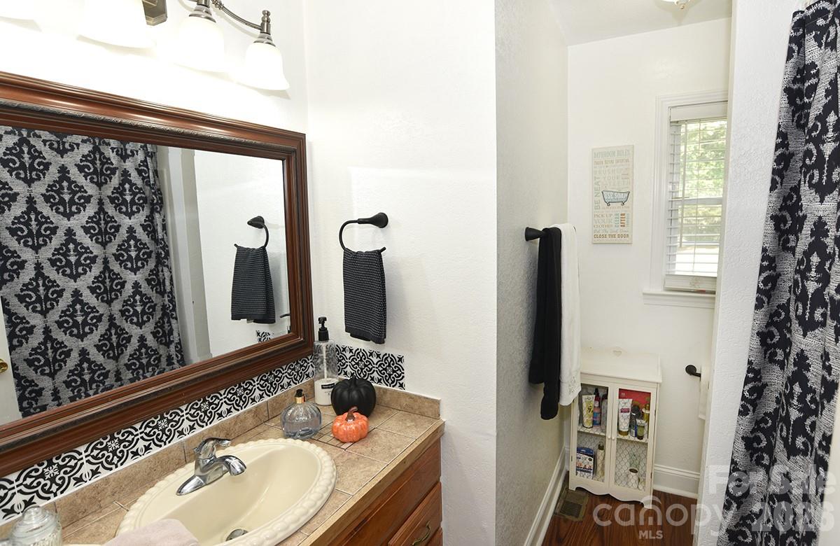 Happy Hollow - Residential