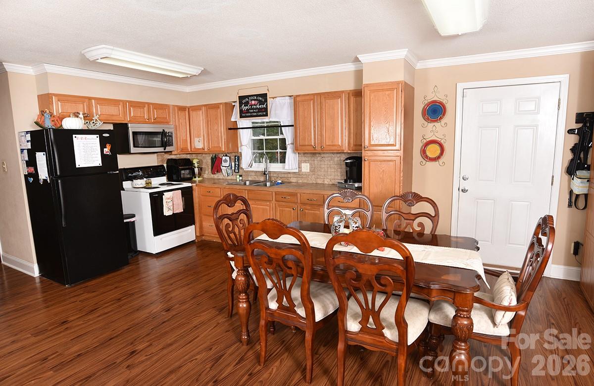 Happy Hollow - Residential