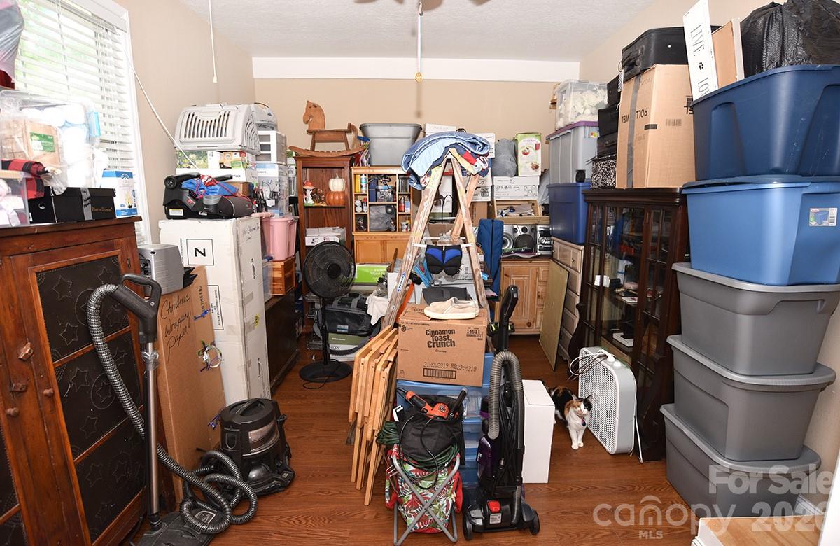 Happy Hollow - Residential