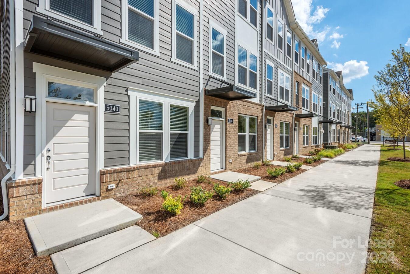 Charlotte, North Carolina 28213, United States, 3 Bedrooms Bedrooms, ,4 BathroomsBathrooms,Residential,Active,59779