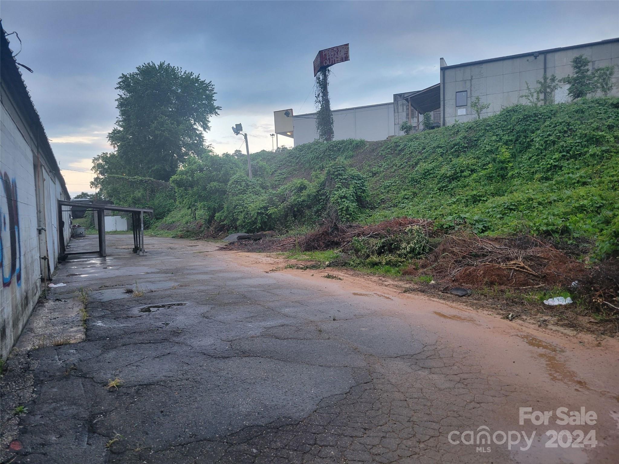 1235 Asheville Highway
