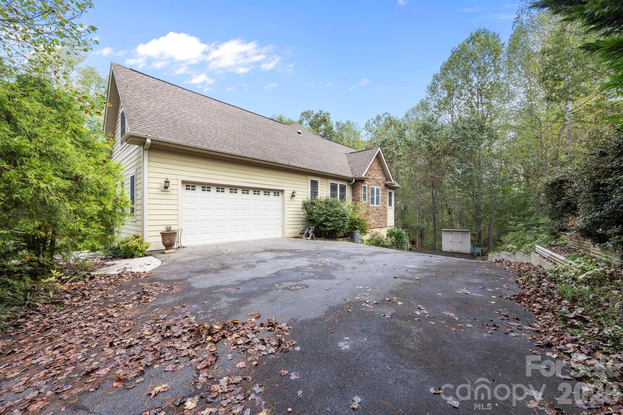 40 Mountain Shadows Drive