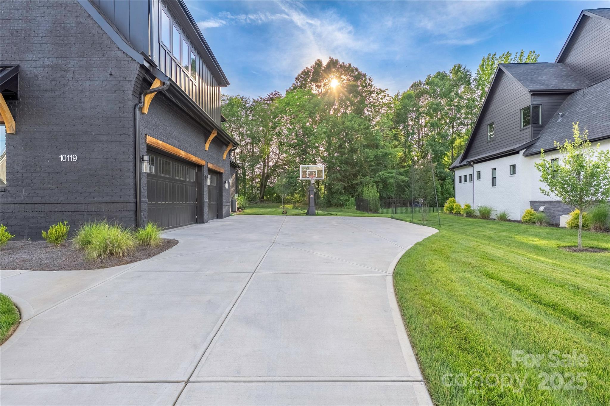 10119 Laurier Lane