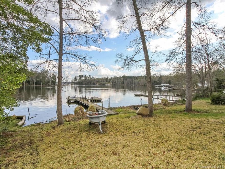 Lovely Catawba River waterfront home with beautiful views! This 3 bed/ 2 bath home is only minutes from Lancaster, and only 20 minutes from Rock Hill. Enjoy the relaxing, secluded setting while you enjoy the water!