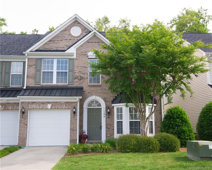 Beautiful 3 bedroom 2.5 bath townhome just minutes from Lake Wylie. Home features an open floor plan with two story great room, gas log fireplace and hardwoods. Master on main has tray ceiling and bath with garden tub and separate shower. Second floor loft leads to spacious bedrooms. Just minutes from dining, shopping and Uptown Charlotte. Won't last, make this one yours!