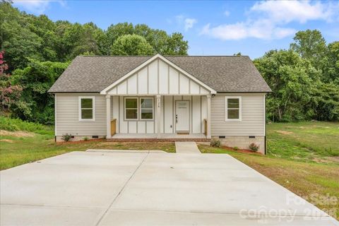 Photo of 126 Aspen Street, Yadkinville, NC 27055 (MLS # 4407377)