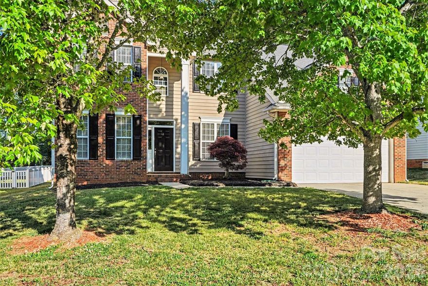 Four-bedroom, 2.5-bathroom move-in ready home in the established Bradfield Farms community of Charlotte.
This residence welcomes you with a formal dining room and a versatile front sitting area that can easily serve as a dedicated home office. The heart of the home is the expansive living room, featuring dramatic vaulted ceilings and a central fireplace. 
The primary suite is conveniently located on the ground level, offering a private retreat with an attached ensuite bathroom featuring dual sinks, a garden tub, a separate standing shower, and a spacious walk-in closet.
The home is ideally positioned just minutes from the Charles T. Myers Golf Course and a variety of local shopping and dining. With quick access to I-485 and I-85, you are perfectly placed for an easy commute.
Schedule your showings today!