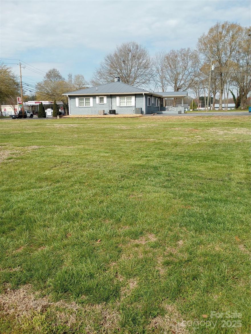 Excellent Commercial Building lot, level, ready to build, frontage on three publicly maintained streets, West Main, Marshall, and Gettys Street.  In between Orthodontist office and restaurant.  Across the street from Gas Station.  Great Exposure.  Priced below tax assessment.