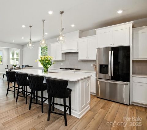 Photo of 3304 Cheyney Park Drive, Charlotte, NC 28269 (MLS # 4279743)