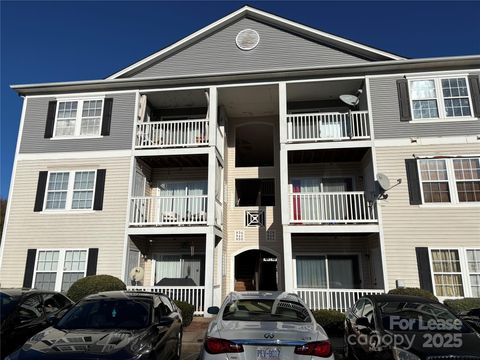 Photo of 938 Plaza Walk Drive, Charlotte, NC 28215 (MLS # 4330077)