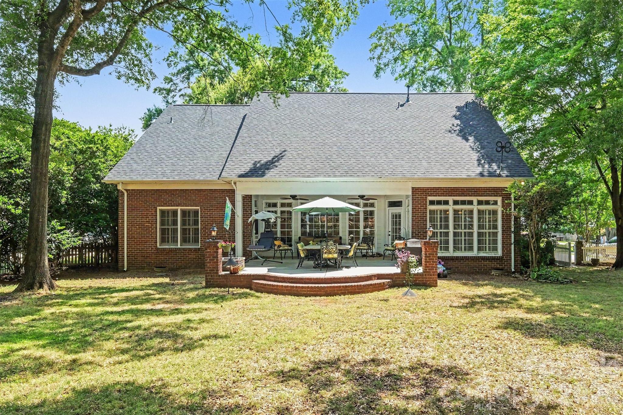 1484 Summit View Drive
