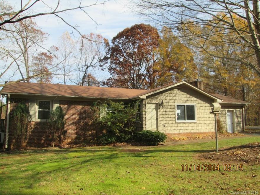 This property is subject to Freddie Mac First Look Initiative through 12/18/2014 for First time home buyers, second home purchasers, grantees and non profits. Investor's offers after 12/18/2014.
Complete remodel with all new appliances, new carpet, new roof, fresh paint.  
Deer hunt with built in deer stand which is deck off master bedroom. Over 10 acres of secluded country living. 
One of the greatest offices you will see.. Great Master suite with large walk in cedar lined closet.