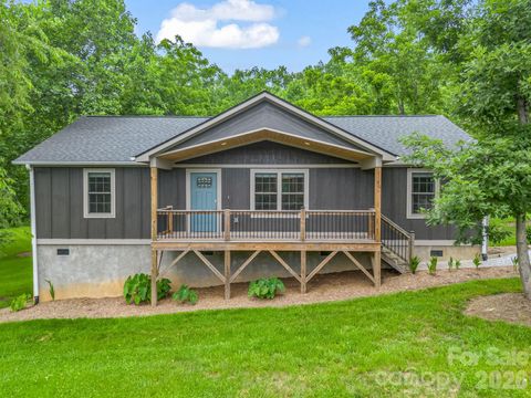 Photo of 100 Walt Drive, Hendersonville, NC 28792 (MLS # 4391654)