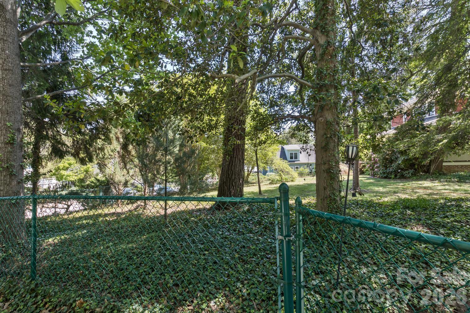87 Hillside Street