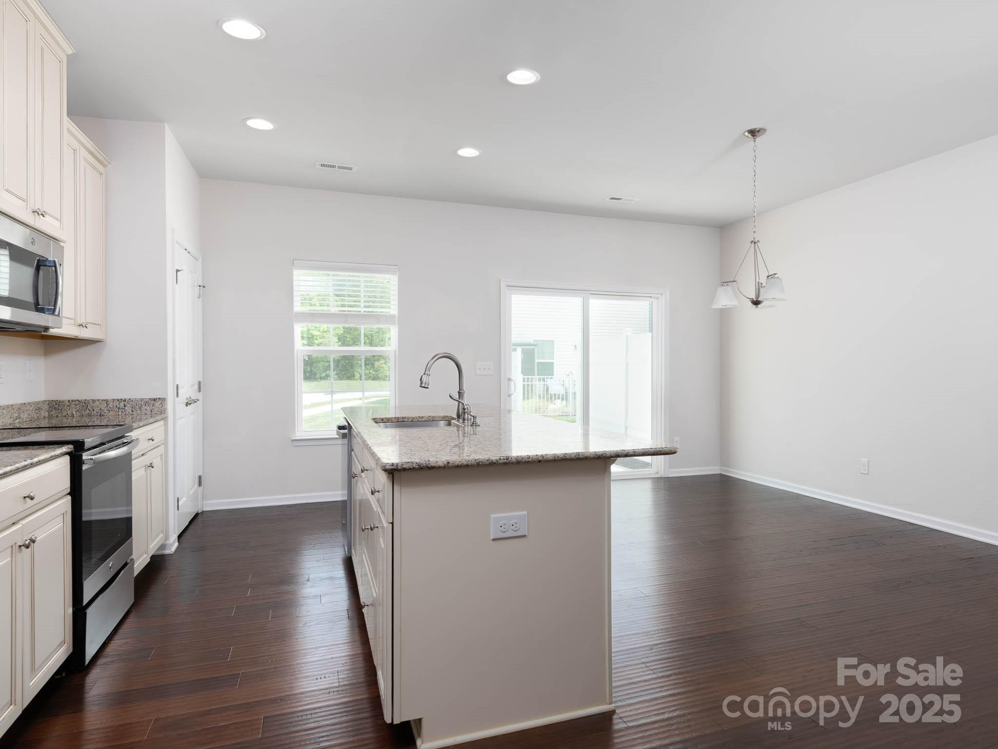 2448 Mariners Cove Lane