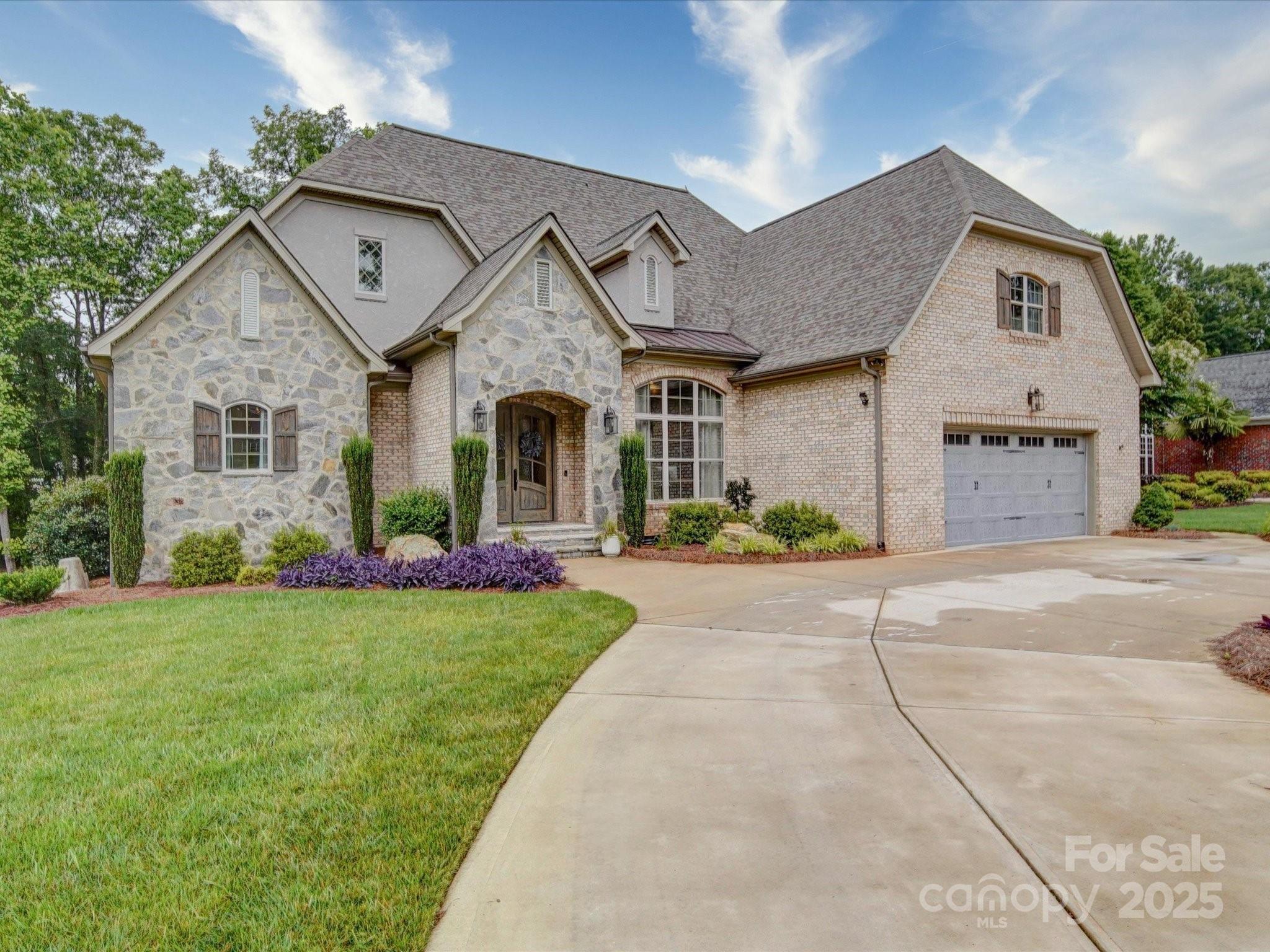 4025 Foxes Trail
