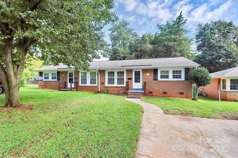 4707 Americana Avenue Charlotte NC 28215