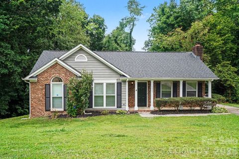 Photo of 10826 Hunters Trace Court, Charlotte, NC 28262 (MLS # 4396694)