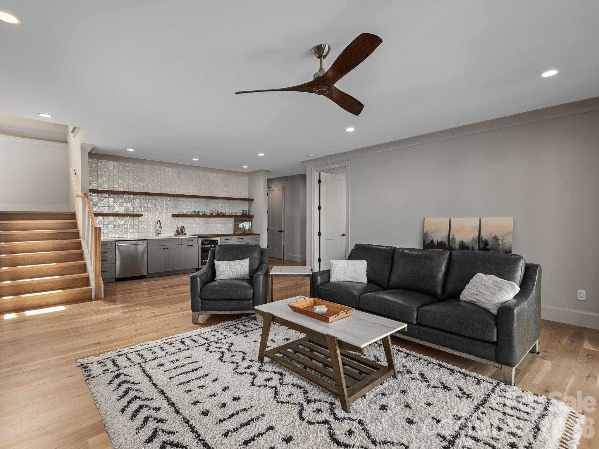 Reynolds Mountain - Residential