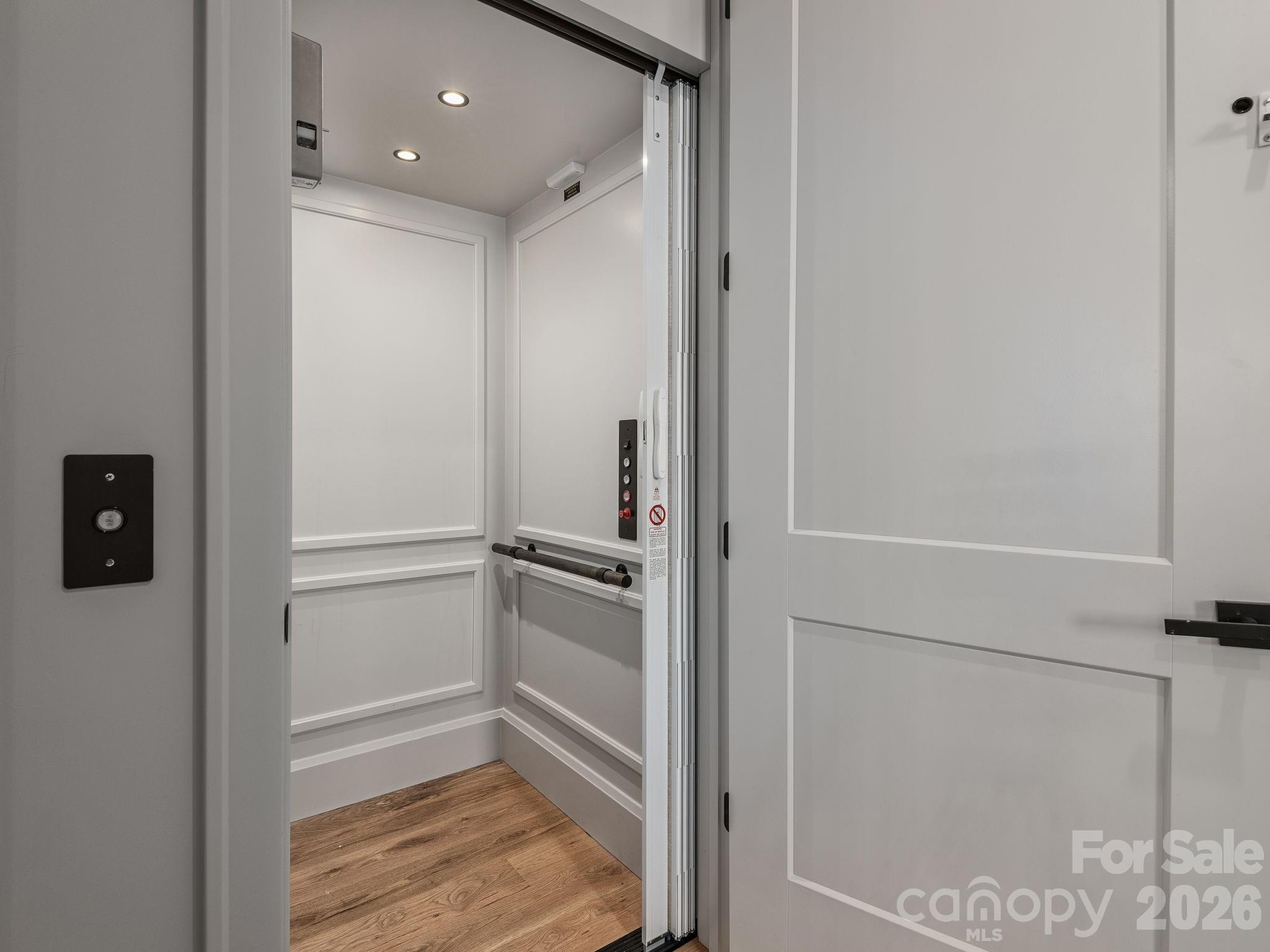 Reynolds Mountain - Residential