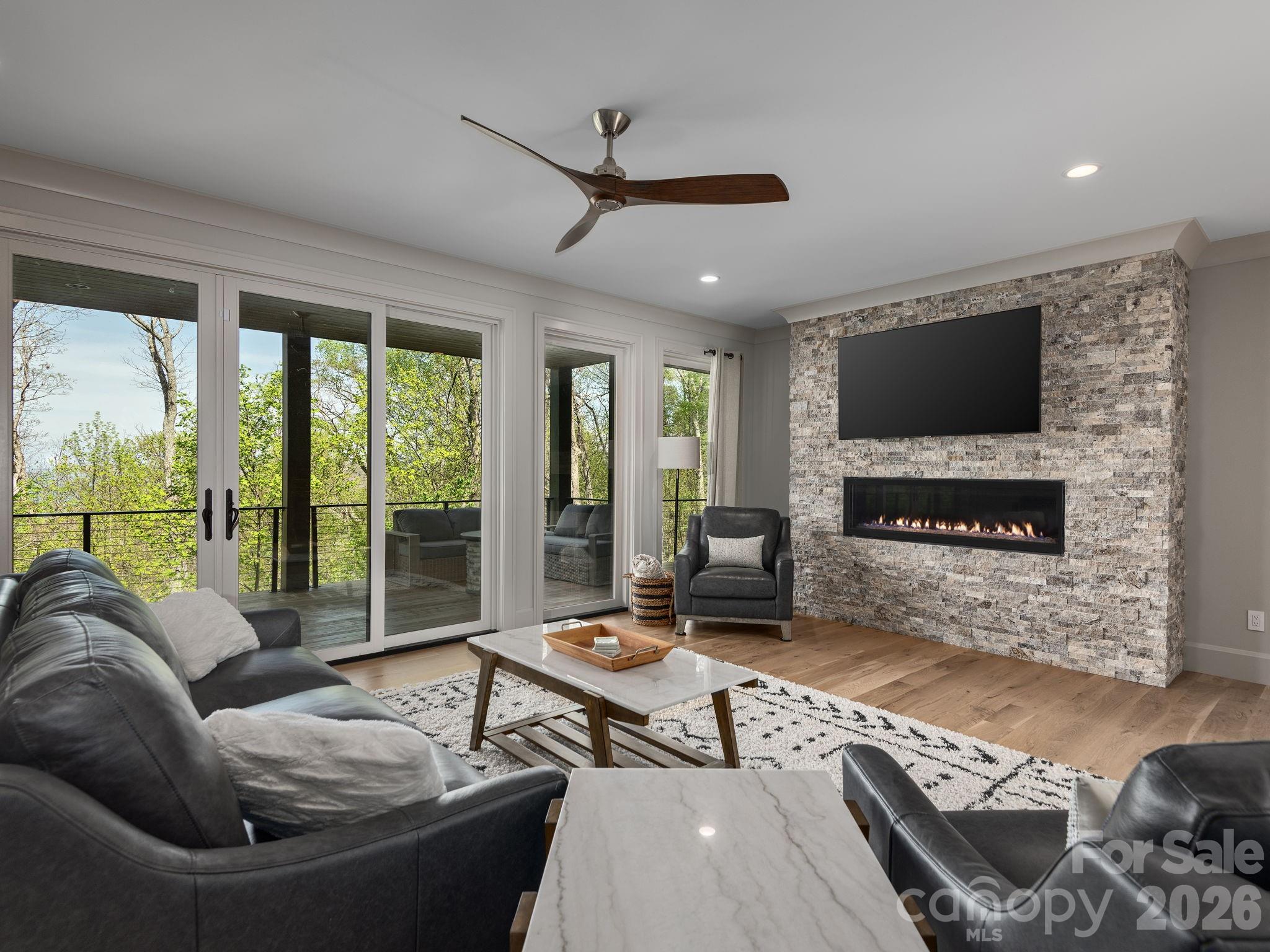 Reynolds Mountain - Residential