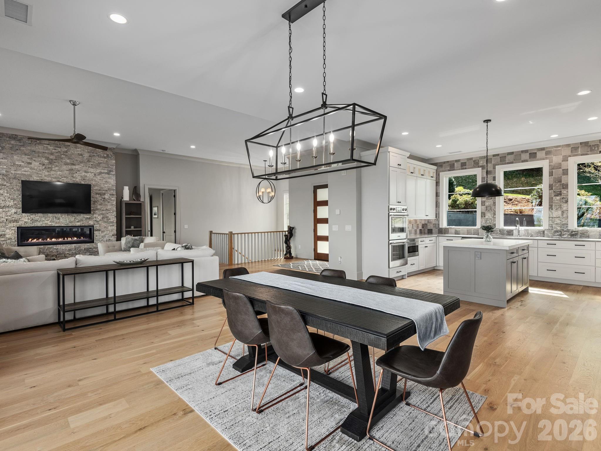 Reynolds Mountain - Residential