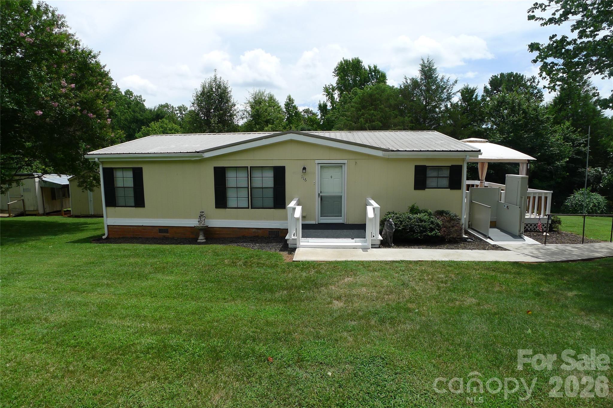 116 Hank Lesser Road