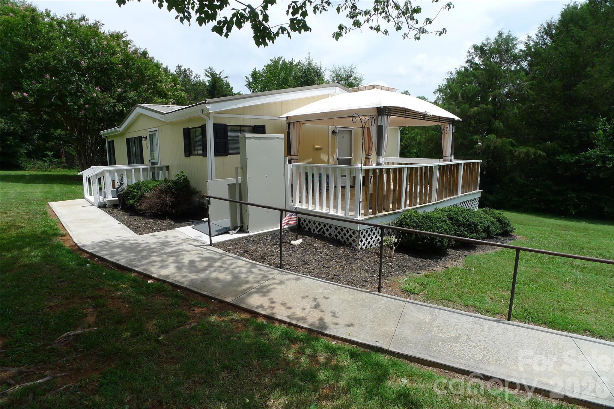 116 Hank Lesser Road