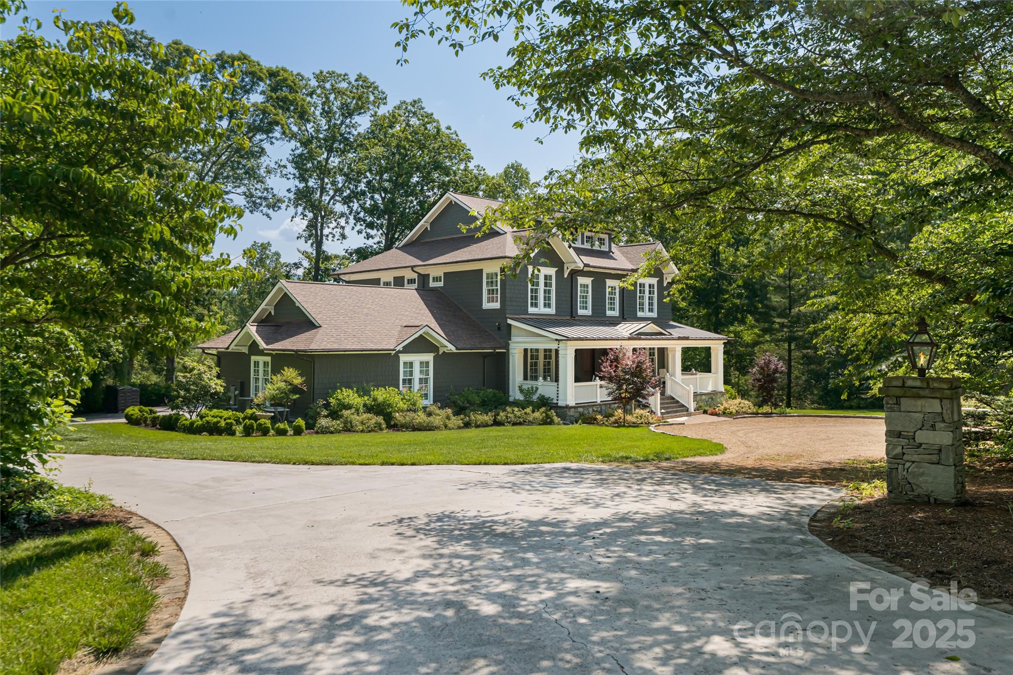 1 Cedar Chine Drive